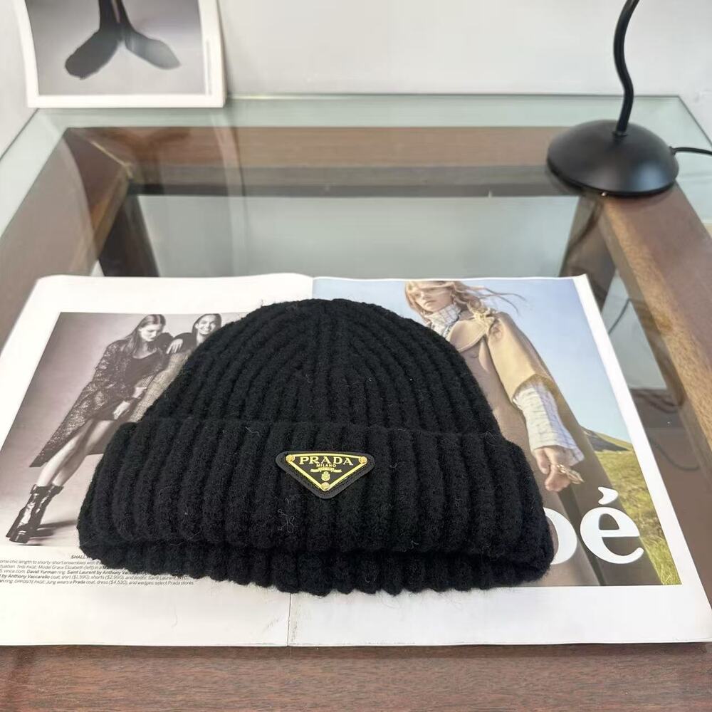 💝 Prada Women's Winter Hat (No Box)